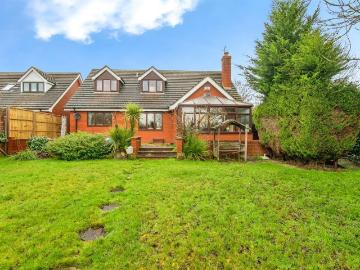 4 bedroom detached bungalow for sale