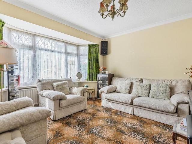 4 bedroom detached bungalow for sale