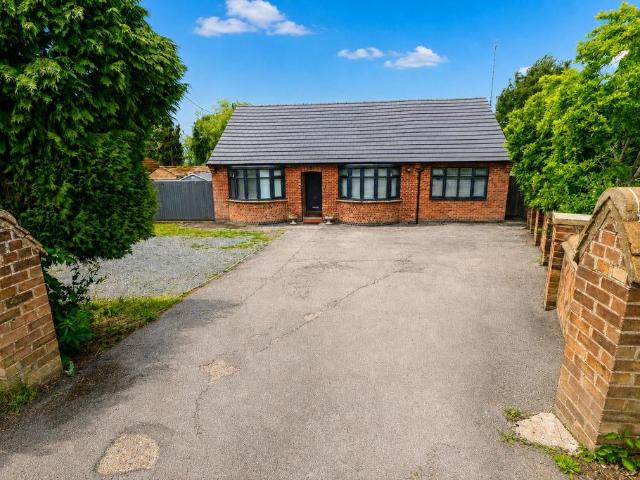 4 bedroom detached bungalow for sale