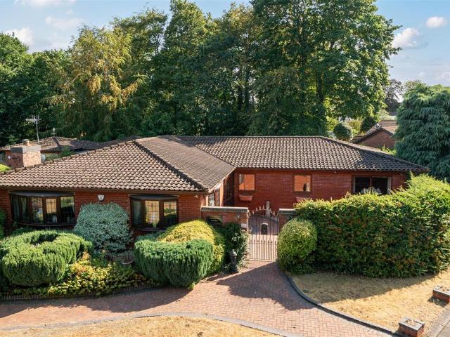 4 bedroom detached bungalow for sale