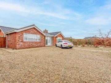 4 bedroom detached bungalow for sale