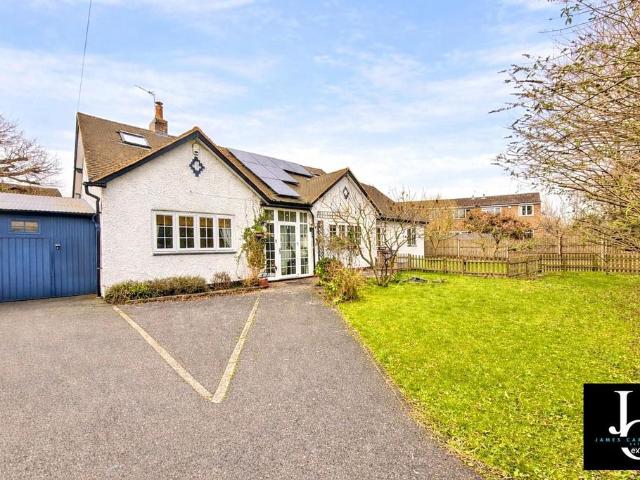 4 bedroom detached bungalow for sale