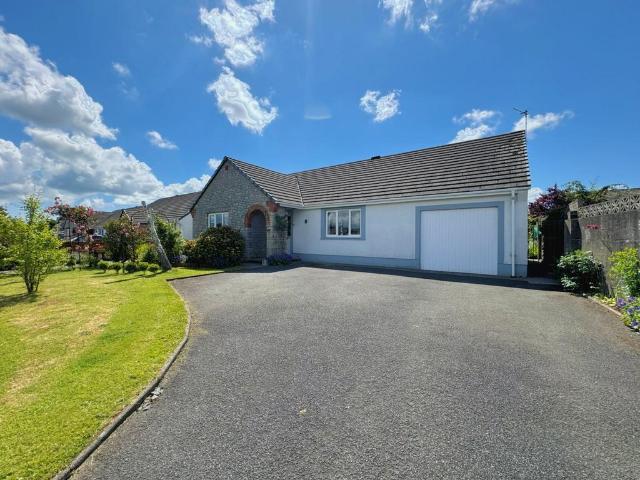 4 bedroom detached bungalow for sale