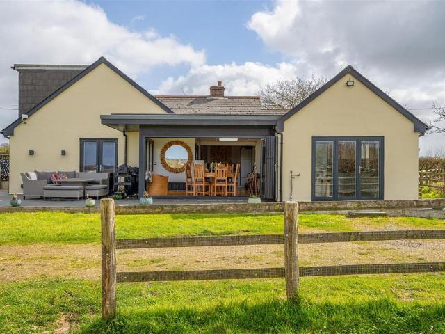 4 bedroom detached bungalow for sale