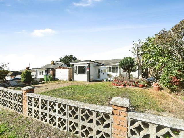 4 bedroom detached bungalow for sale