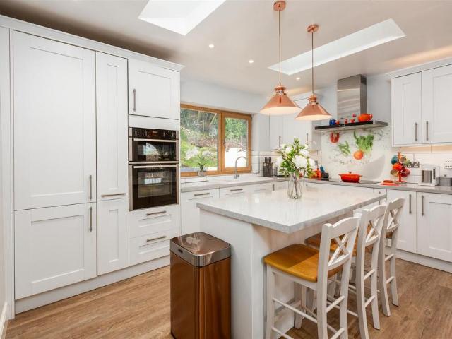 4 bedroom detached bungalow for sale