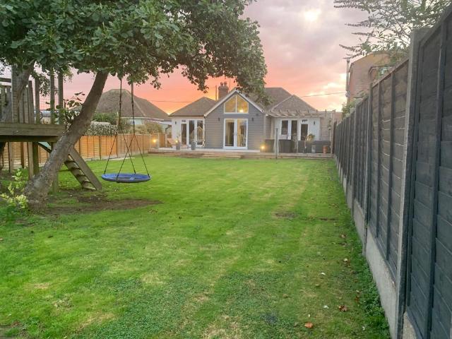 4 bedroom detached bungalow for sale