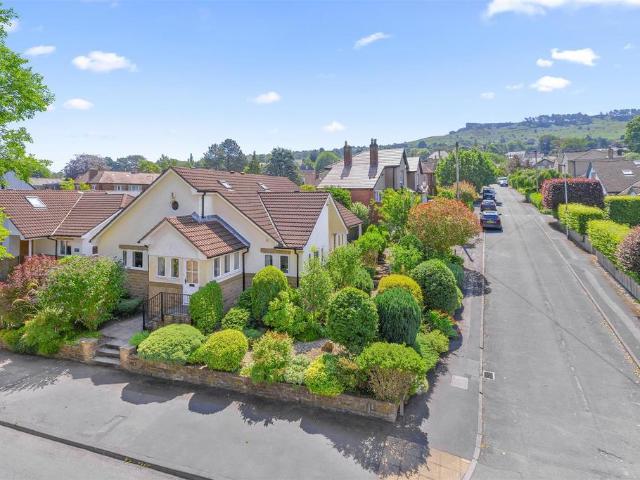 4 bedroom detached bungalow for sale