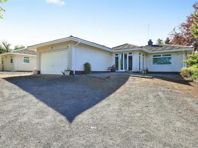 4 bedroom detached bungalow for sale