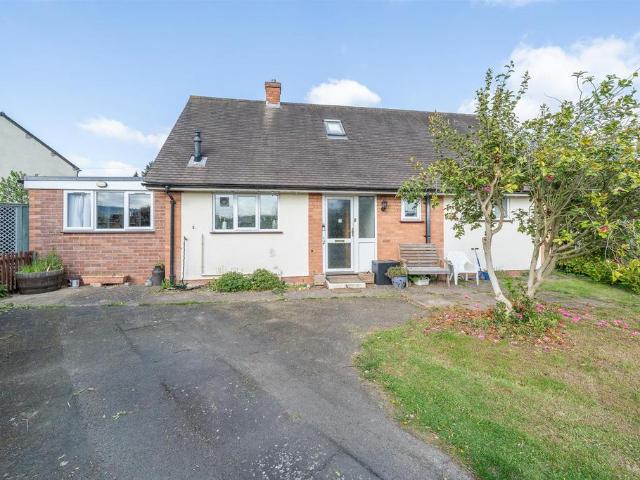 4 bedroom detached bungalow for sale