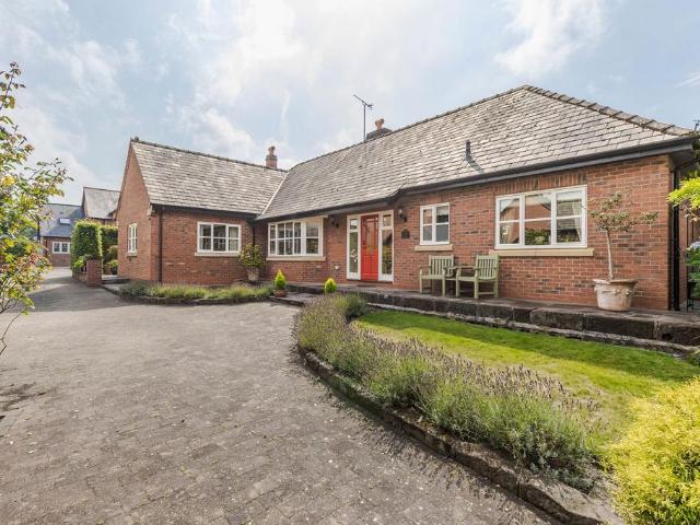 4 bedroom detached bungalow for sale