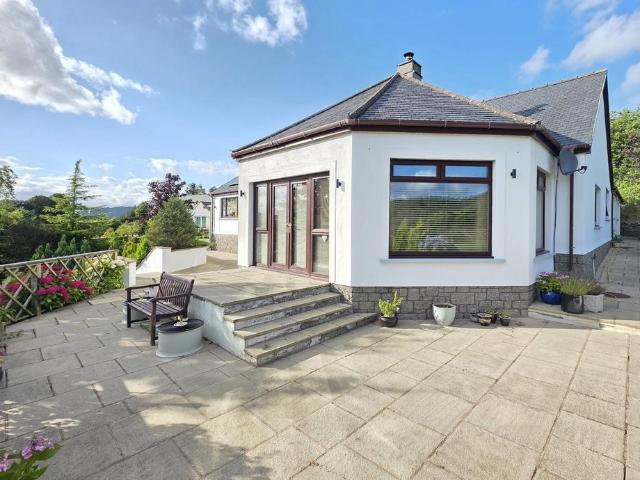 4 bedroom detached bungalow for sale