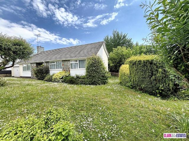 4 bedroom detached bungalow for sale
