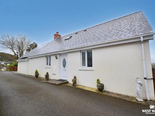 4 bedroom detached bungalow for sale