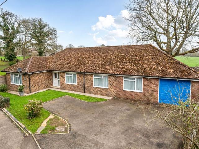4 bedroom detached bungalow for sale