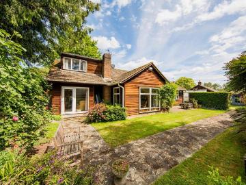 4 bedroom detached bungalow for sale