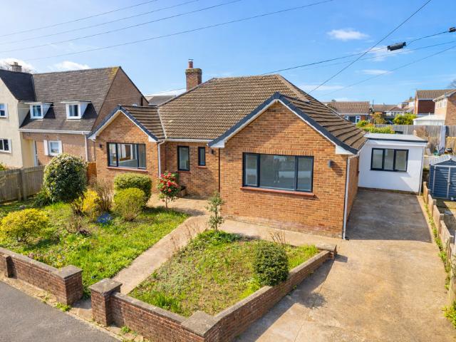4 bedroom detached bungalow for sale
