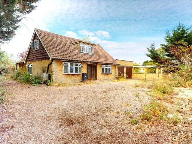 4 bedroom detached bungalow for sale