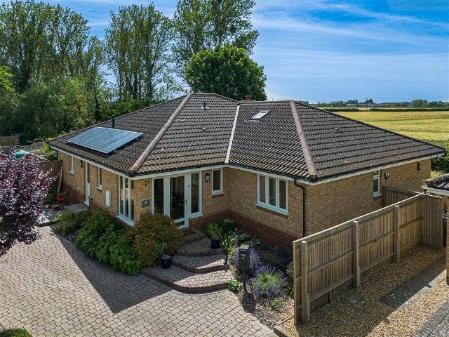 4 bedroom detached bungalow for sale