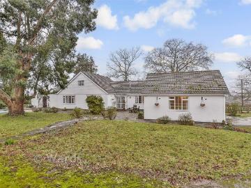 4 bedroom detached bungalow for sale
