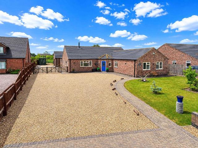 4 bedroom detached bungalow for sale