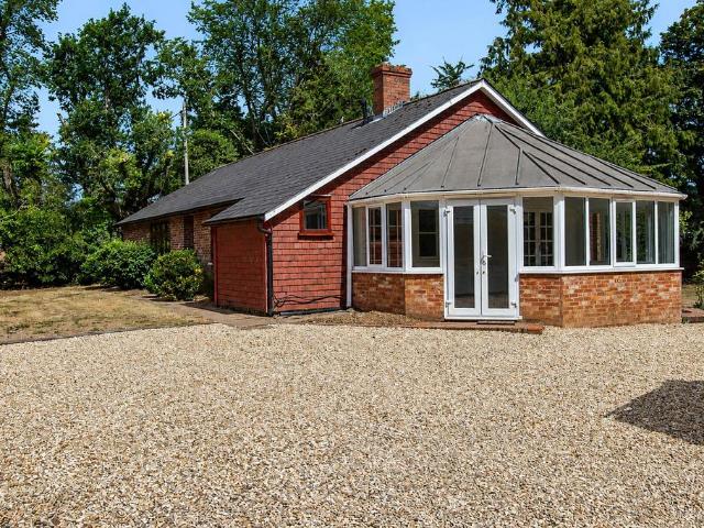 4 bedroom detached bungalow for sale
