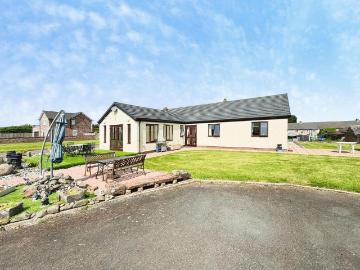 4 bedroom detached bungalow for sale