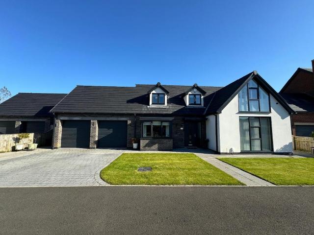 4 bedroom detached bungalow for sale