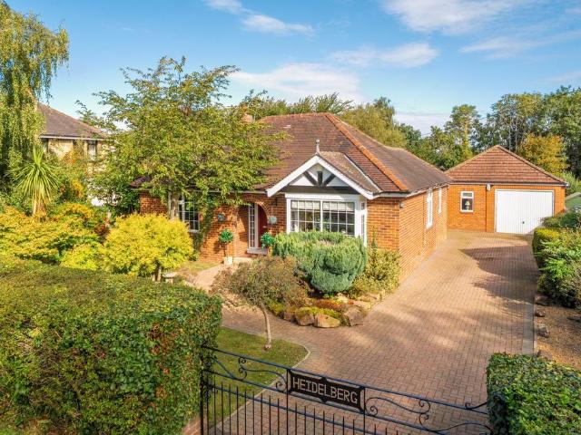 4 bedroom detached bungalow for sale