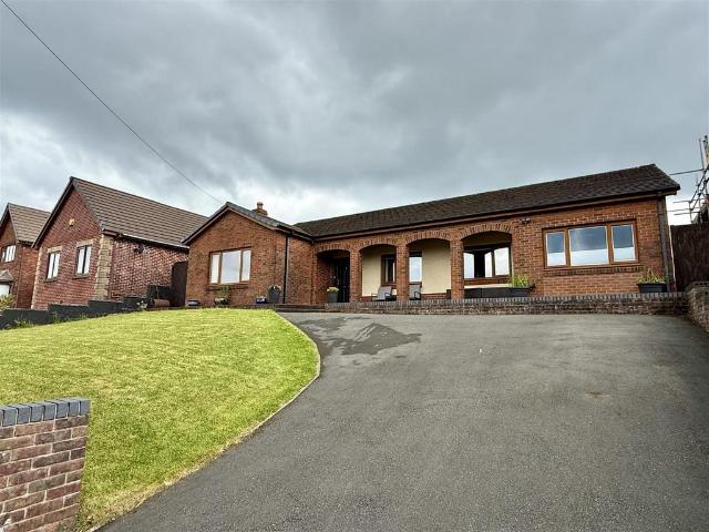 4 bedroom detached bungalow for sale