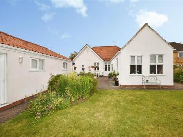 4 bedroom detached bungalow for sale