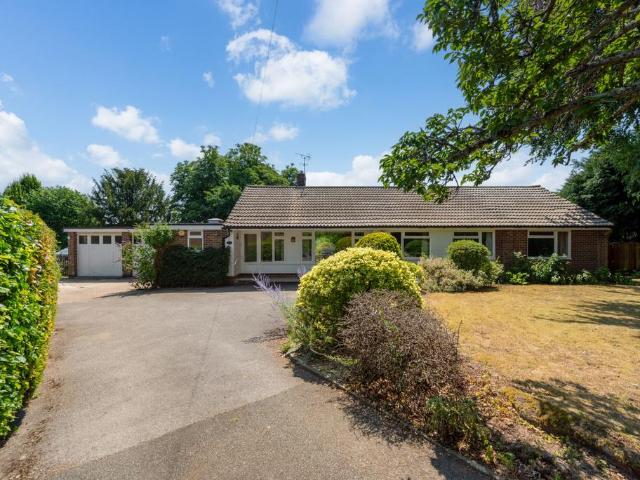 4 bedroom detached bungalow for sale
