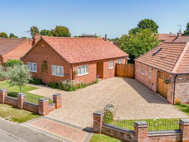 4 bedroom detached bungalow for sale