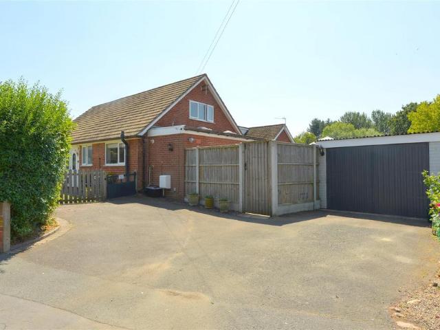 4 bedroom detached bungalow for sale