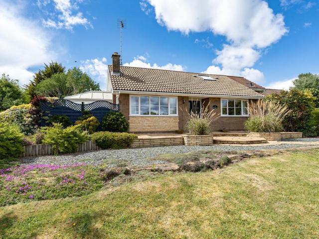 4 bedroom detached bungalow for sale