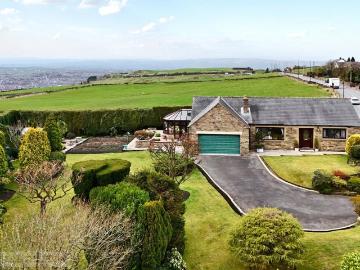 4 bedroom detached bungalow for sale