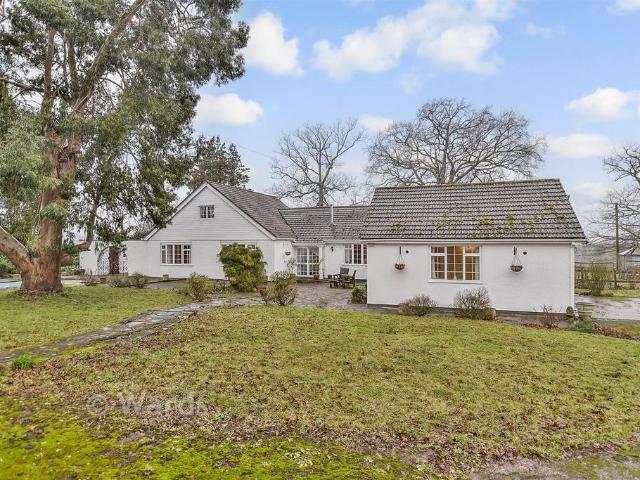 4 bedroom detached bungalow for sale