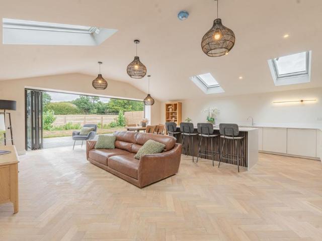 4 bedroom detached bungalow for sale
