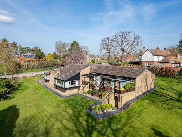 4 bedroom detached bungalow for sale
