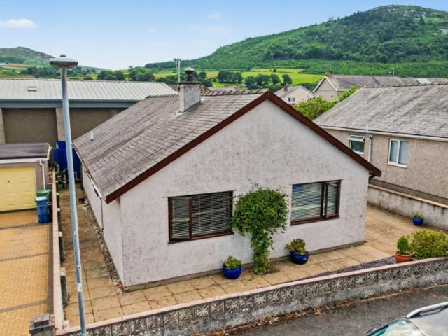 4 bedroom detached bungalow for sale