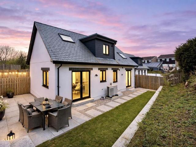 4 bedroom detached bungalow for sale