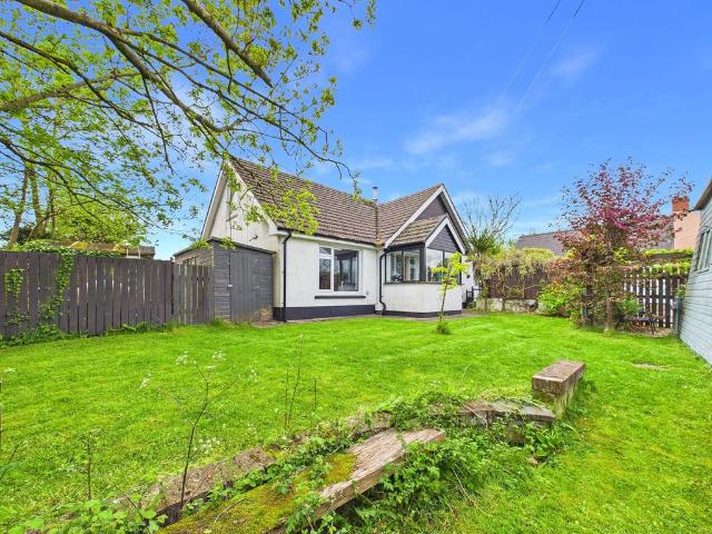 4 bedroom detached bungalow for sale
