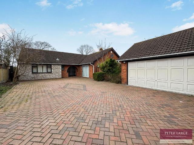 4 bedroom detached bungalow for sale