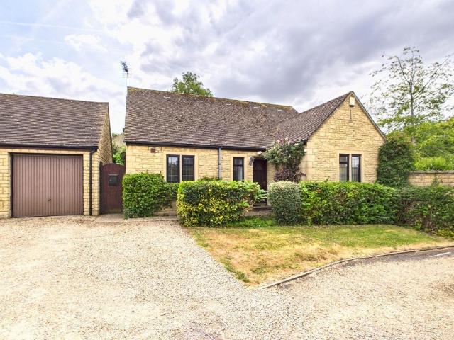 4 bedroom detached bungalow for sale