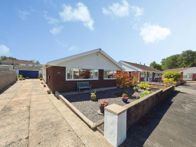 4 bedroom detached bungalow for sale