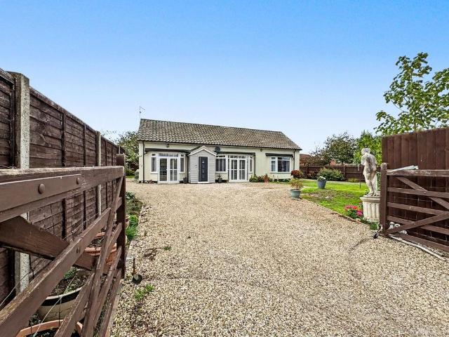 4 bedroom detached bungalow for sale