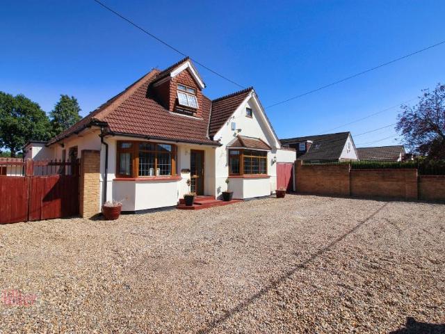 4 bedroom detached bungalow for sale