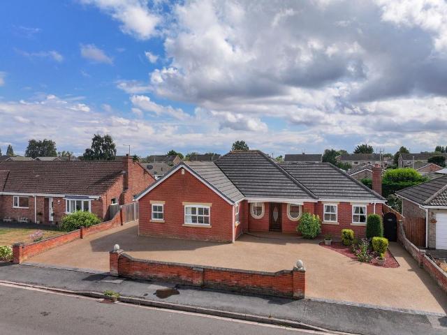 4 bedroom detached bungalow for sale