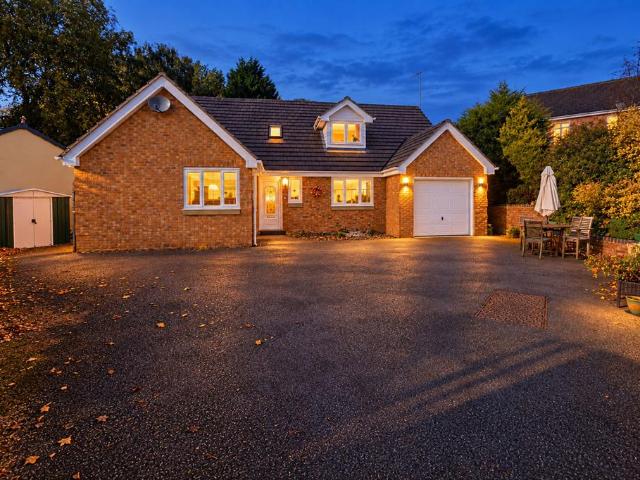 4 bedroom detached bungalow for sale