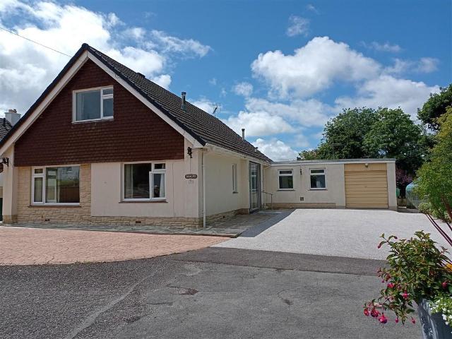 4 bedroom detached bungalow for sale